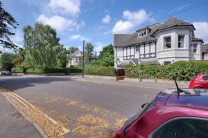 Street View (Cavendish Road)- click for photo gallery